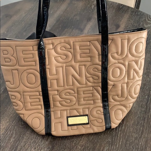 Betsey Johnson Handbags - Betsey Jhonson Tan Tote Betsey Johnson Handbags - Betsey Jhonson Tan Tote